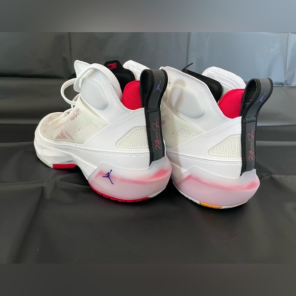 Jordan 37 Hare 2022 Size 11.5 Mens/ 12 Womens main image 4